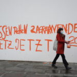 The demands of the last generation's uprising at the Chancellery: "1. Food-Save Law now! 2. Agrarian turnaround in 2030!"