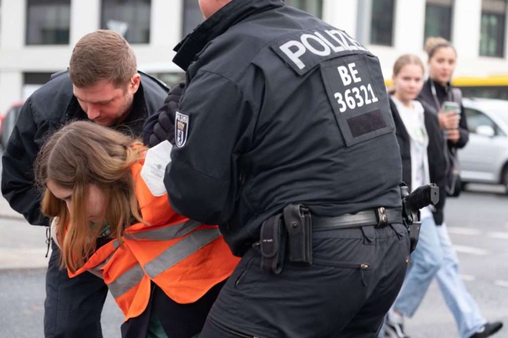 The 18-year-old student Maria Braun could stay in prison for 30 days because she is peacefully resisting in Munich today.