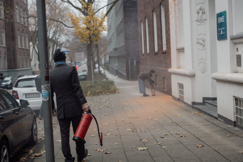 December 10.12.2022th, XNUMX - Supporters of the last generation spray the RWE headquarters. | Photo: Karsten Wickern