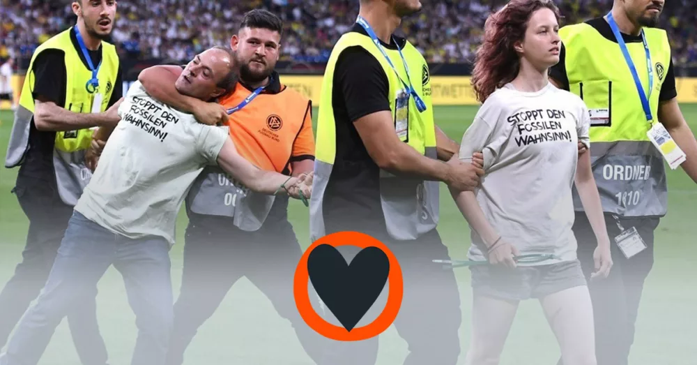 Letzte Generation unterbricht Länderspiel - „Stoppt den fossilen Wahnsinn!“
