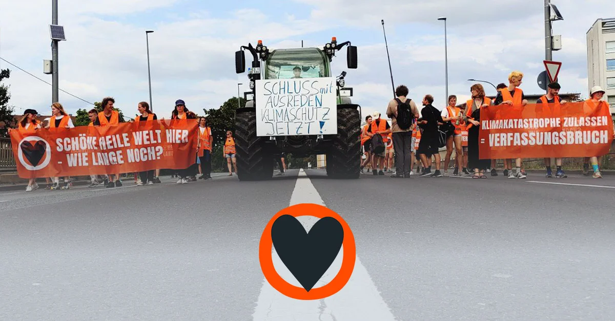 Landwirt mit Traktor bei Protestmarsch in Würzburg:“Ich sehe diese ganze nächste Generation in Gefahr!”